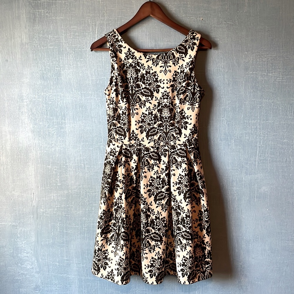 Black and beige no sleeve dress